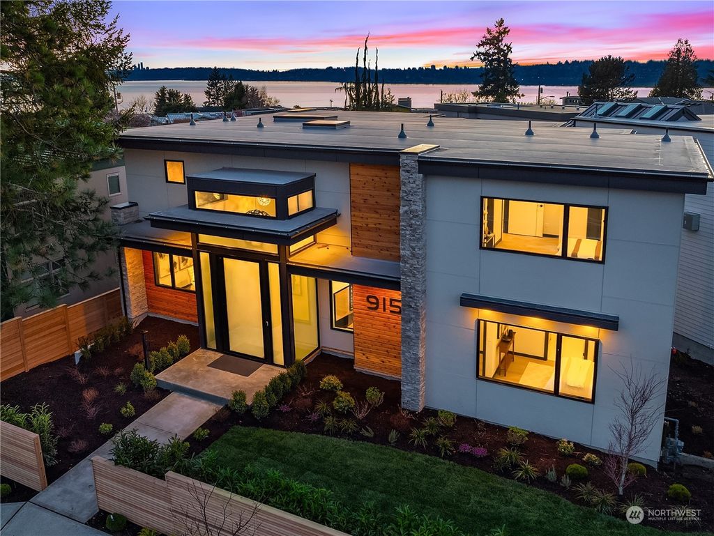 Photo of 915 Market Street, Kirkland, WA 98033 (MLS # 2201073)