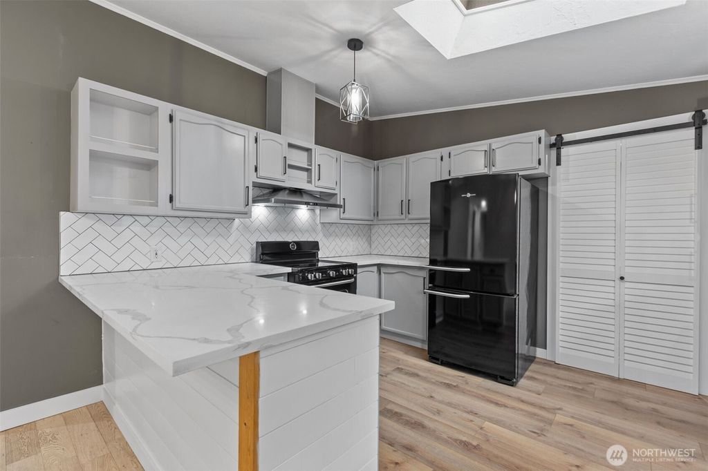 Photo of 2402 S 370th place Pl, Federal Way, WA 98003 (MLS # 2502984)