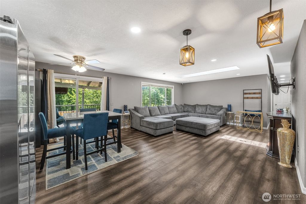 Photo of 2607 S 379th Place, Federal Way, WA 98003 (MLS # 2384585)