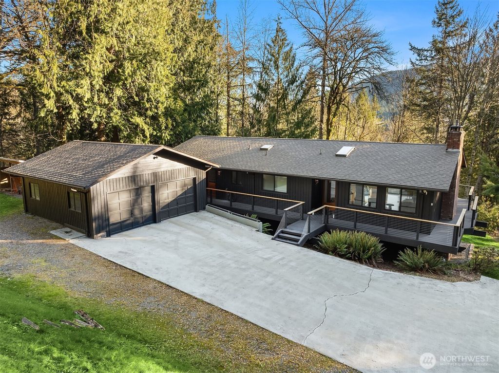 Photo of 6701 277th Way SE, Issaquah, WA 98027 (MLS # 2440271)