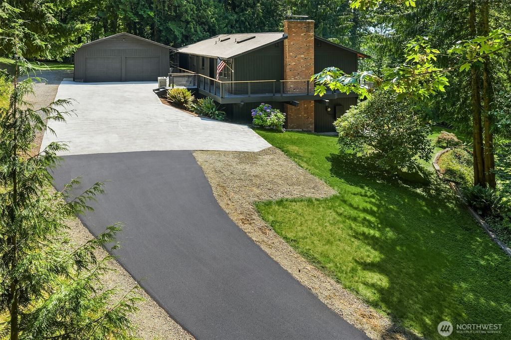 Photo of 6701 277th Way SE, Issaquah, WA 98027 (MLS # 2440271)