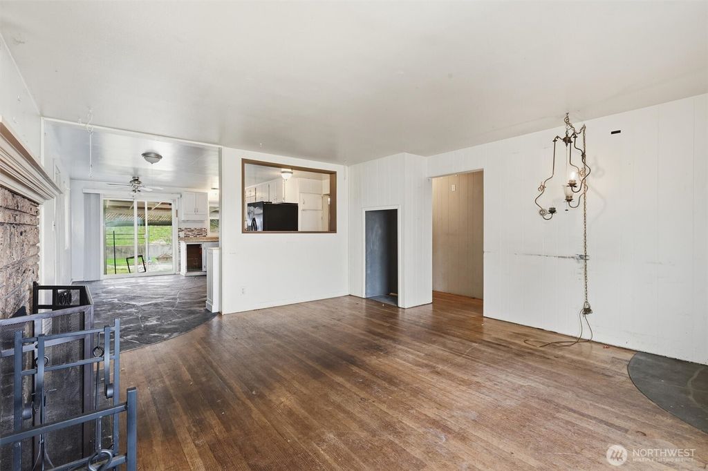 Photo of 232 Bridgeway, Everett, WA 98201 (MLS # 2485613)