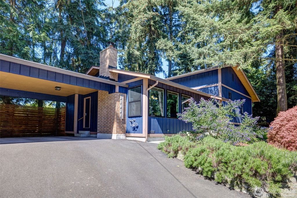 Photo of 21921 34th Avenue S, SeaTac, WA 98198 (MLS # 2362887)