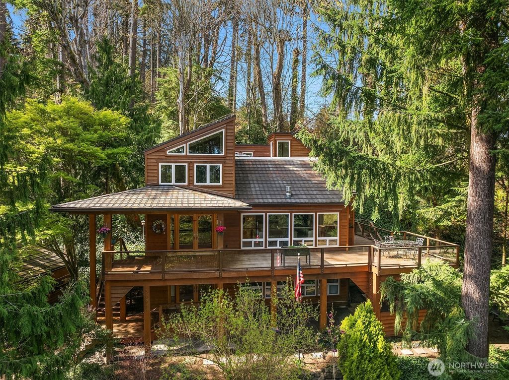 Photo of 5021 E Mercer Way, Mercer Island, WA 98040 (MLS # 2429786)