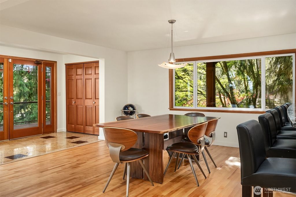 Photo of 5021 E Mercer Way, Mercer Island, WA 98040 (MLS # 2429786)