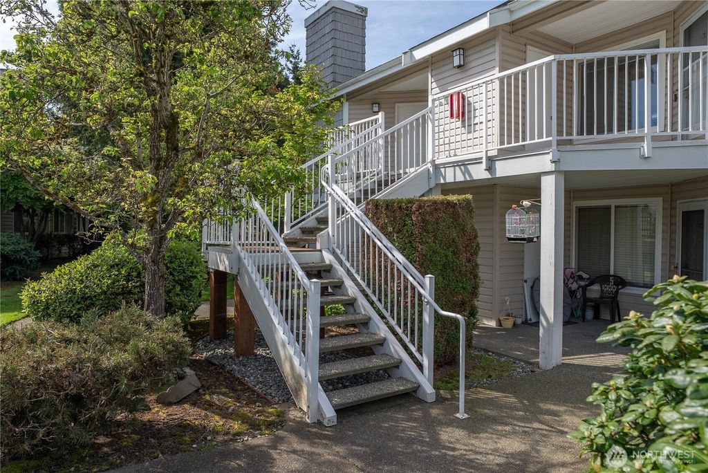 Photo of 11130 SE 208th Street #E201, Kent, WA 98031 (MLS # 2515607)
