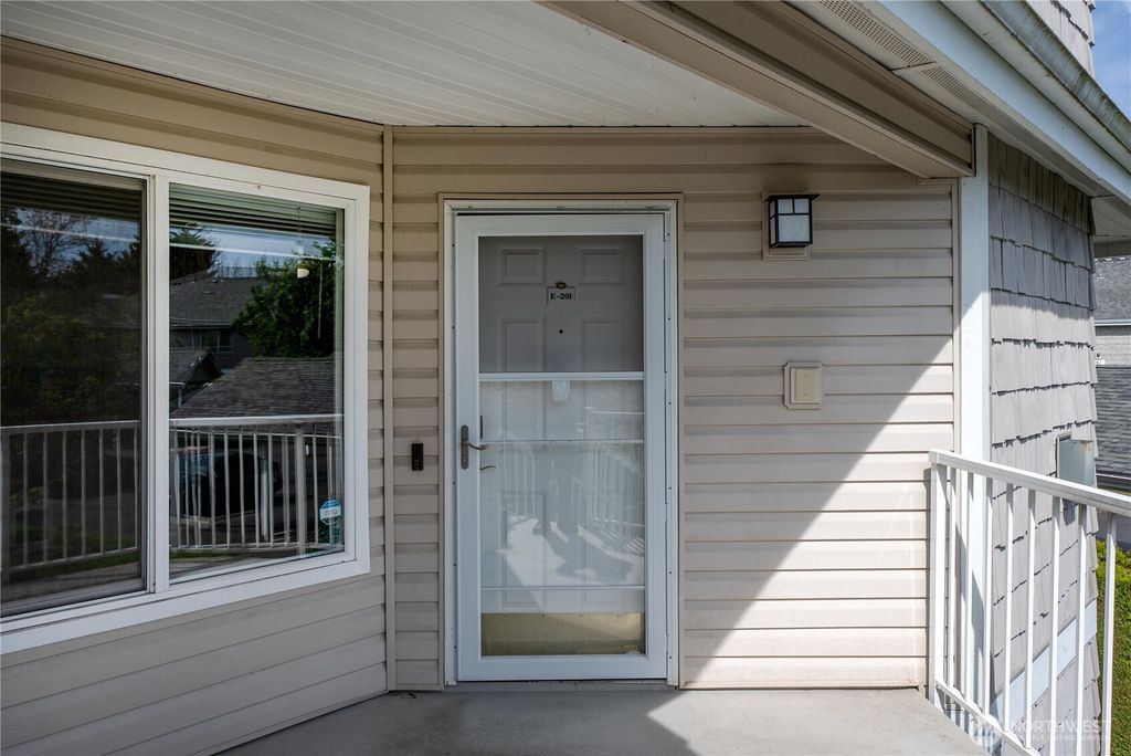 Photo of 11130 SE 208th Street #E201, Kent, WA 98031 (MLS # 2515607)