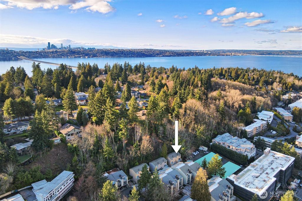 Photo of 2941 76th Avenue SE #5A, Mercer Island, WA 98040 (MLS # 2480435)