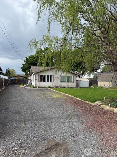 Photo of 411 E Pearson Street, Dayton, WA 99328 (MLS # 2513212)