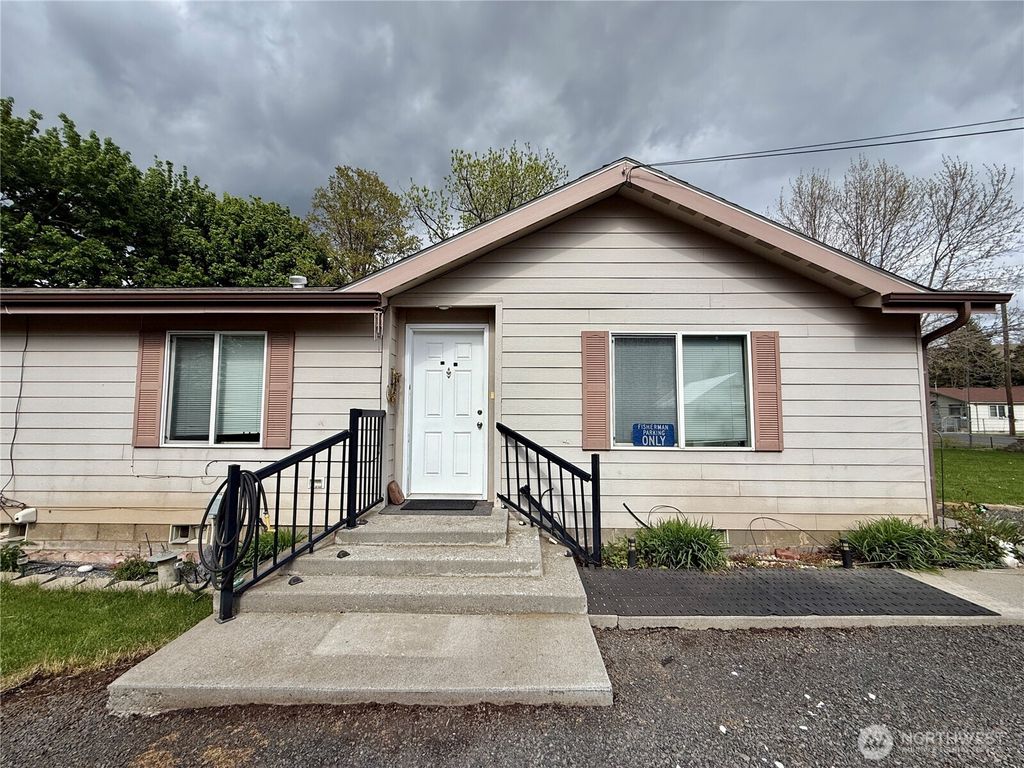 Photo of 411 E Pearson Street, Dayton, WA 99328 (MLS # 2513212)