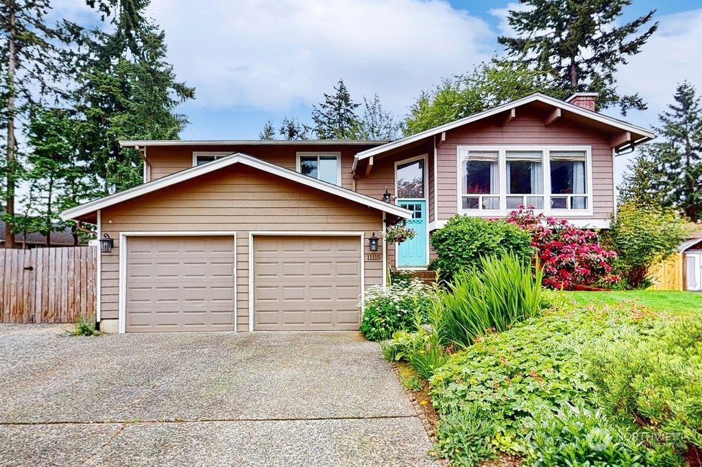 Photo of 11115 SE 183rd Place, Renton, WA 98055 (MLS # 2065639)