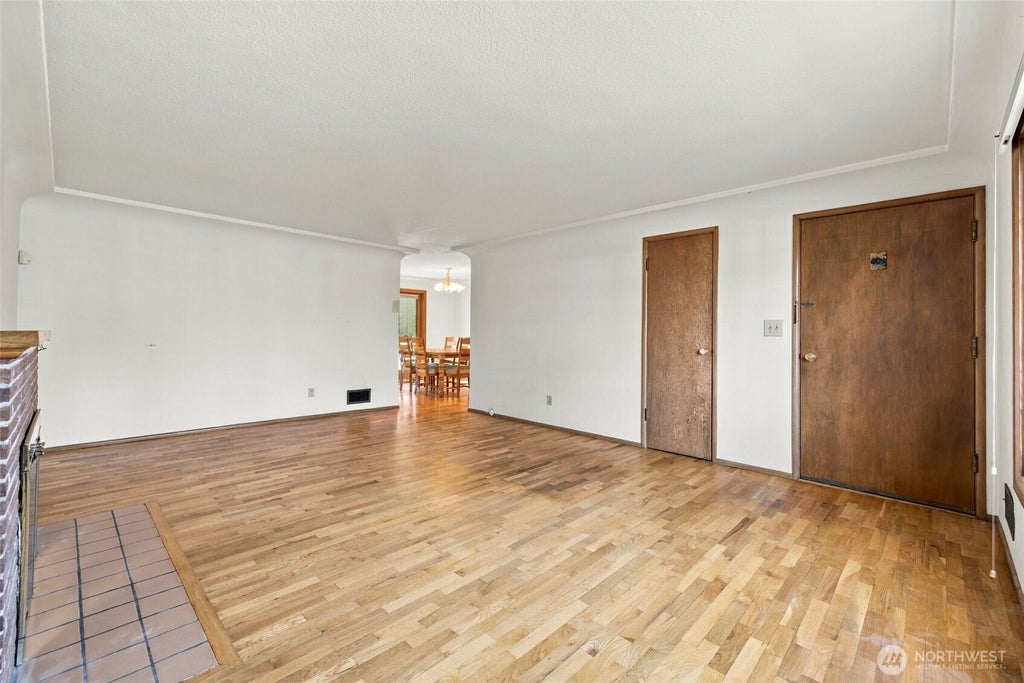 Photo of 324 18th Street NW, Puyallup, WA 98371 (MLS # 2593290)