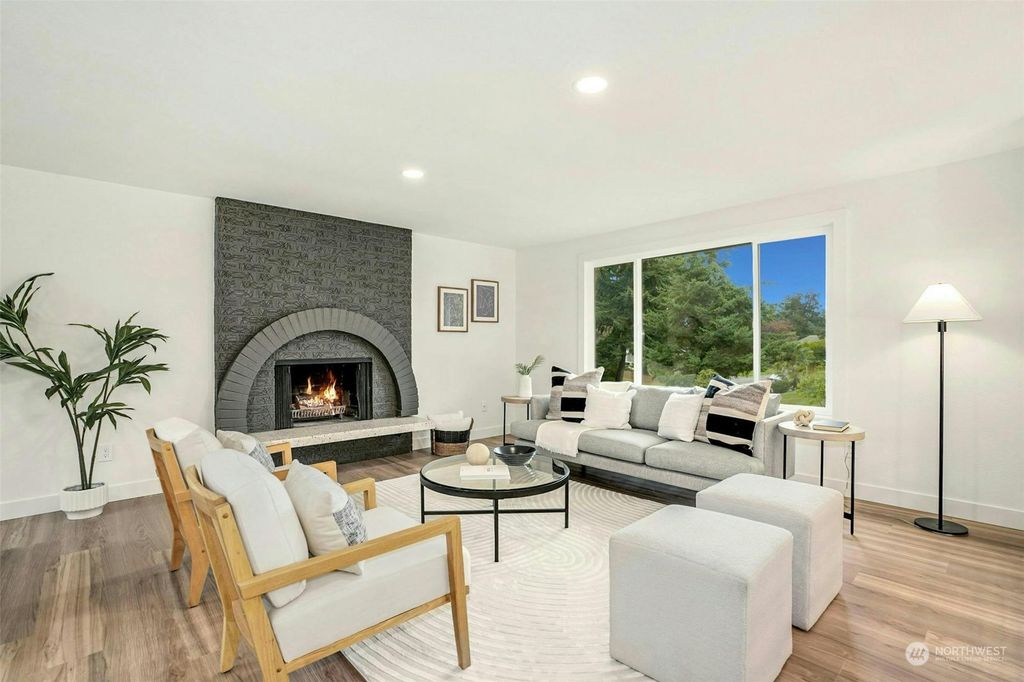 Photo of 14426 129th Place NE, Kirkland, WA 98034 (MLS # 2299738)