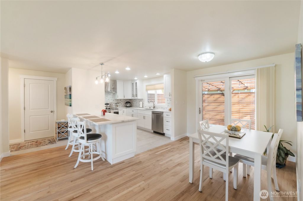 Photo of 23438 28th Avenue S, Des Moines, WA 98198 (MLS # 2428425)