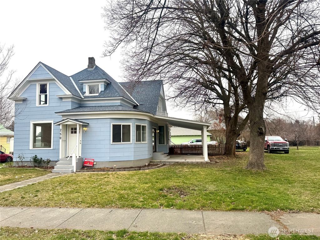 Photo of 250 W Sixth Street, Waitsburg, WA 99361 (MLS # 2470742)