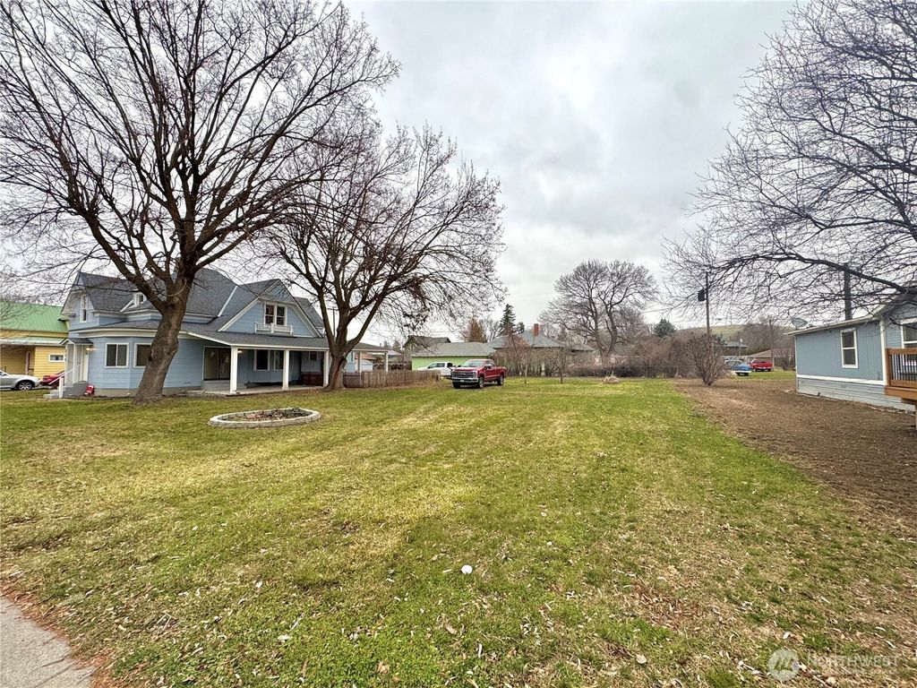 Photo of 250 W Sixth Street, Waitsburg, WA 99361 (MLS # 2470742)