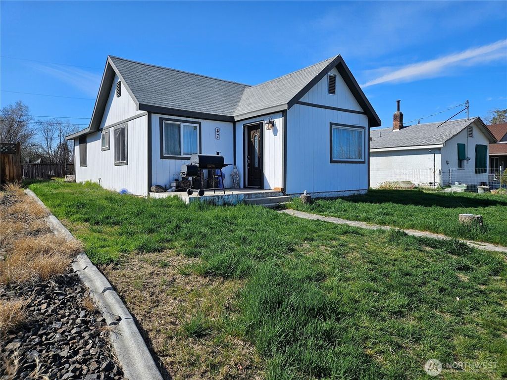 Photo of 47 S Dogwood Street, Soap Lake, WA 98851 (MLS # 2499067)