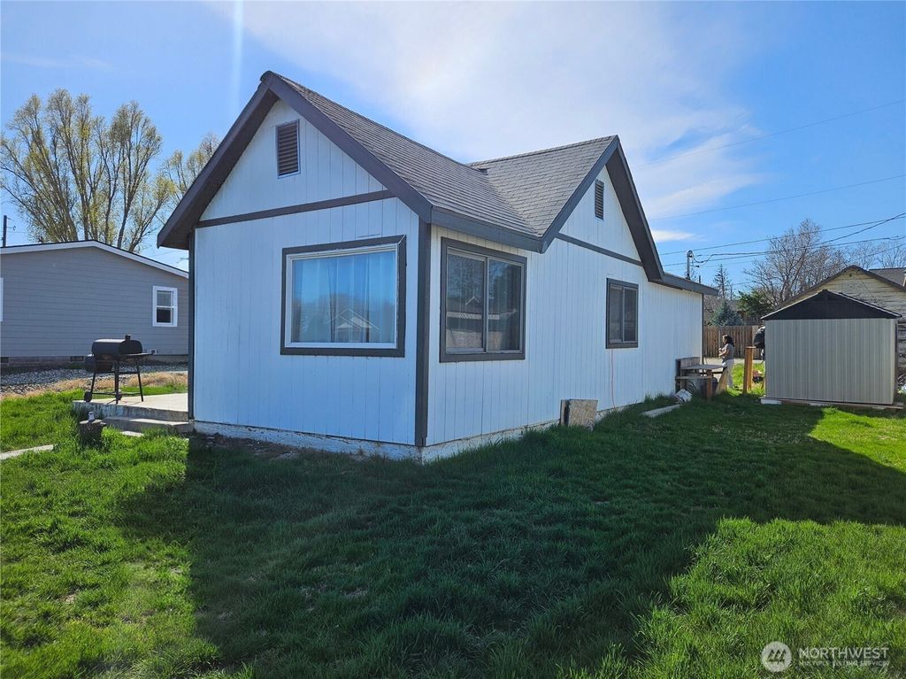 Photo of 47 S Dogwood Street, Soap Lake, WA 98851 (MLS # 2499067)