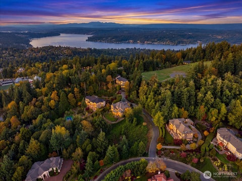 Photo of 6452 170th Pl SE PL, Bellevue, WA 98006 (MLS # 2592466)