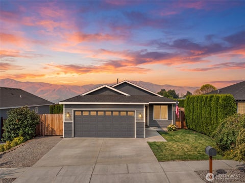 Photo of 524 N Montclair Avenue, East Wenatchee, WA 98802 (MLS # 2576783)