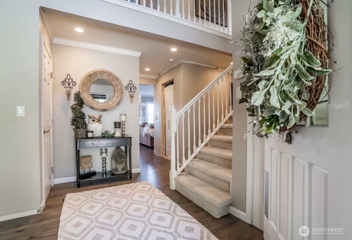 32 Lake Louise Drive SW