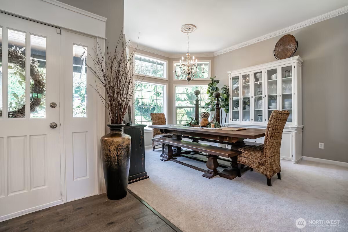 32 Lake Louise Drive SW