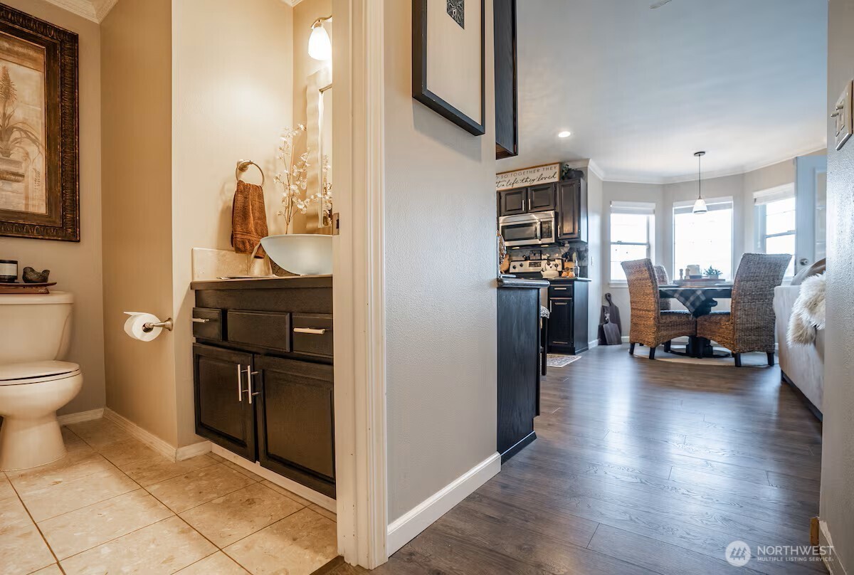 32 Lake Louise Drive SW