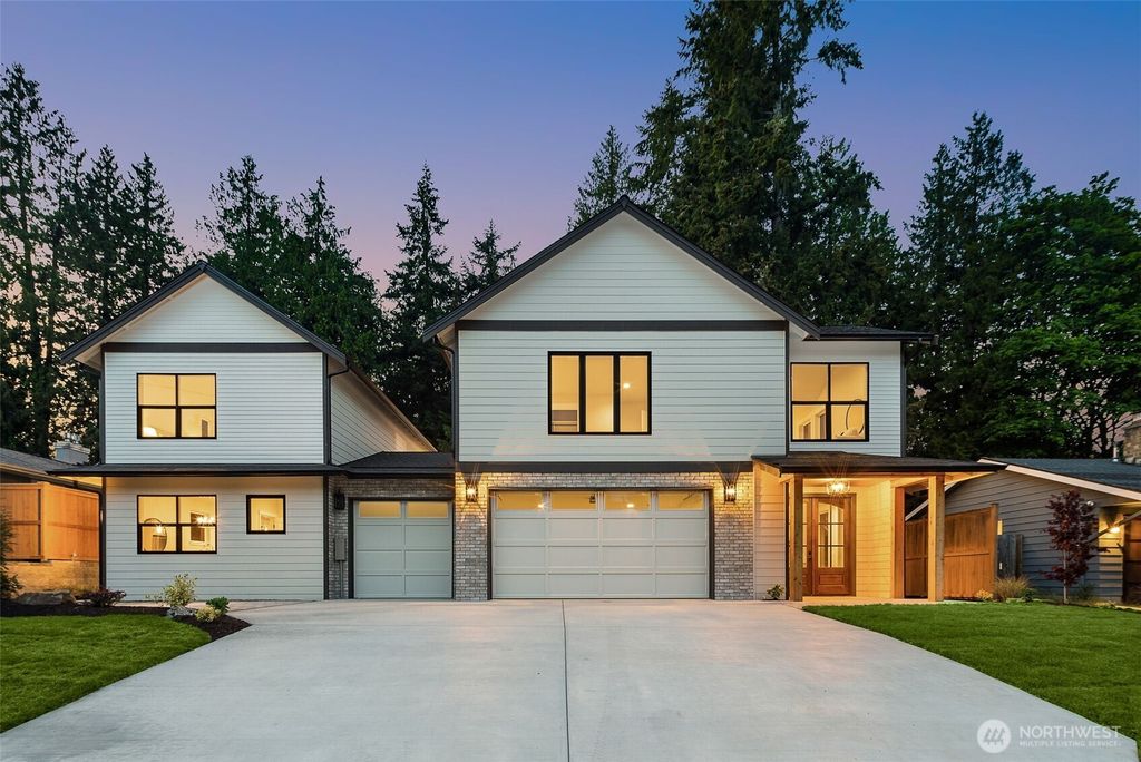 Photo of 10606 NE 137th Place, Kirkland, WA 98034 (MLS # 2371310)