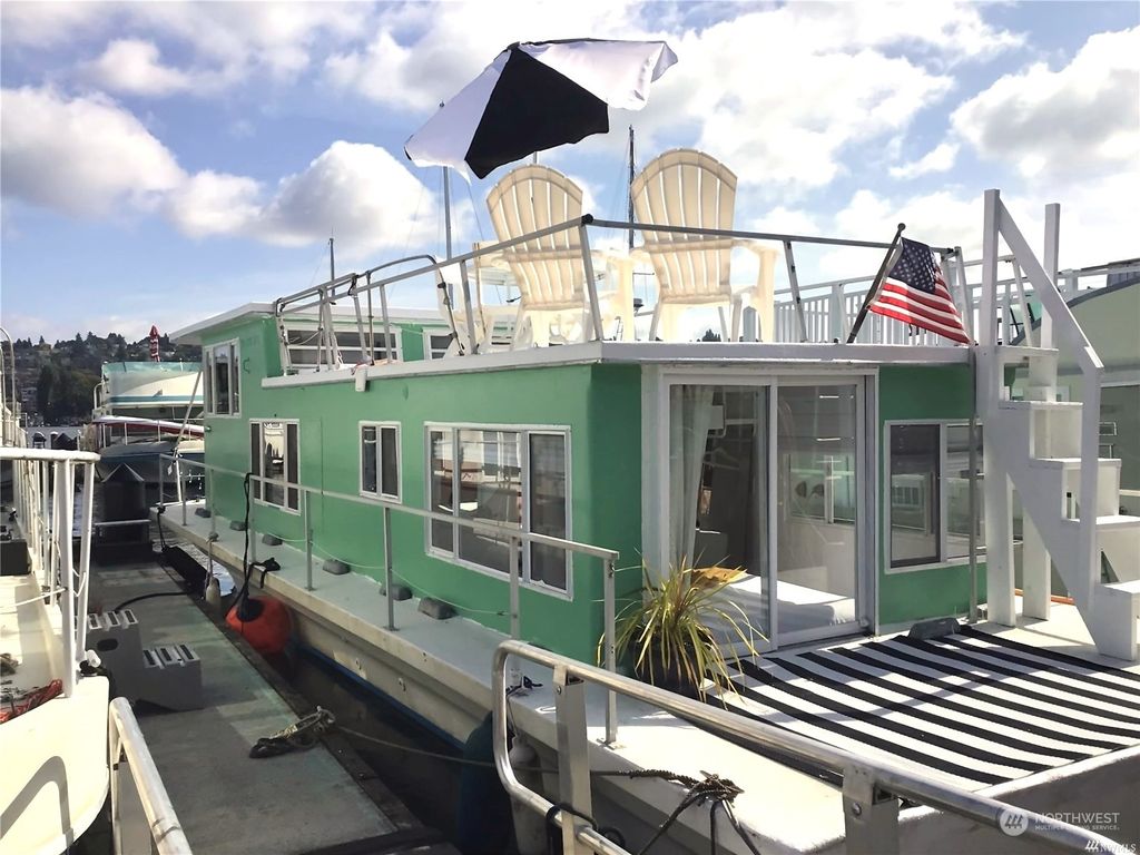 Photo of 1900 Westlake Avenue N #19, Seattle, WA 98109 (MLS # 2184860)