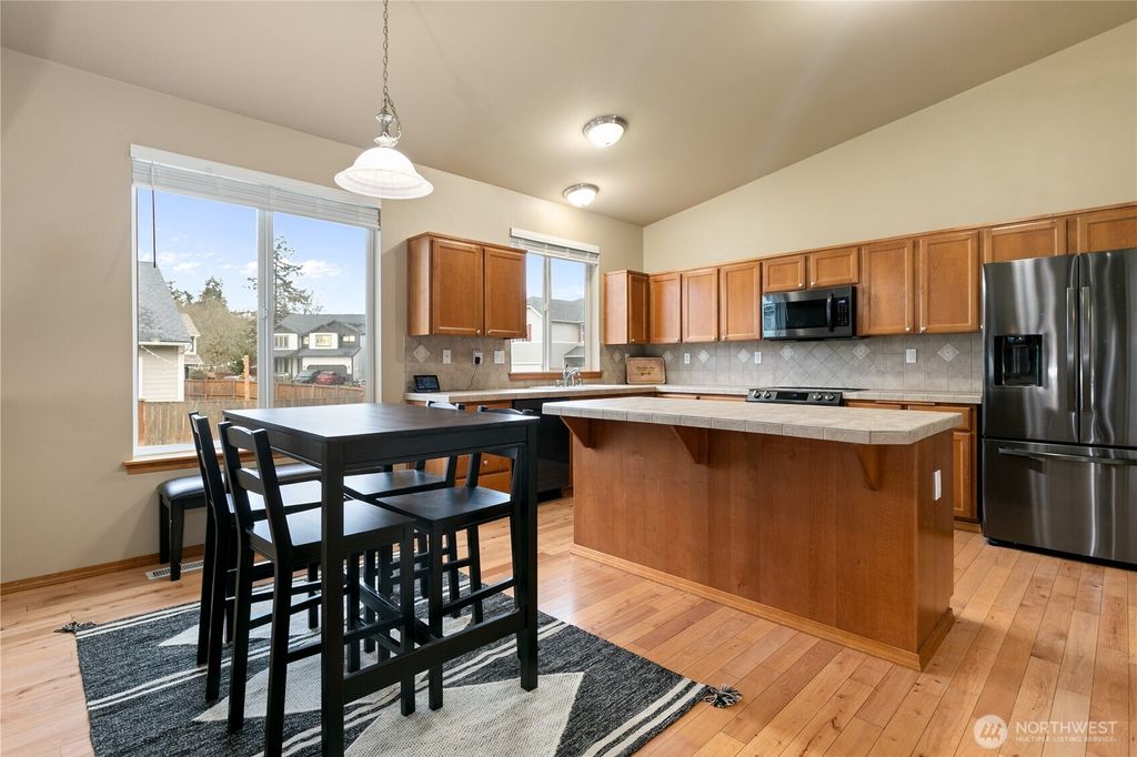 listing image 9369828239318783858