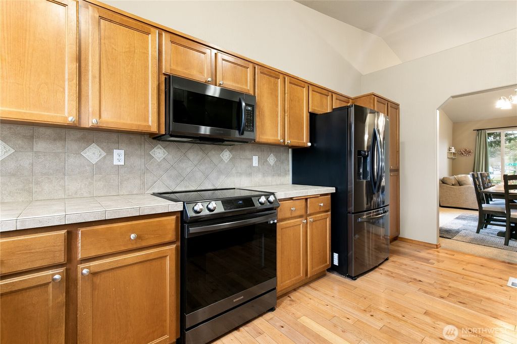 listing image 9364658096155203045