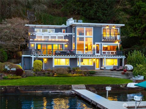 Photo of 842 W Lake Sammamish Parkway SE, Bellevue, WA 98008 (MLS # 2473105)