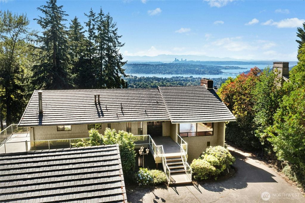 Photo of 4736 Somerset Avenue SE, Bellevue, WA 98006 (MLS # 2543176)