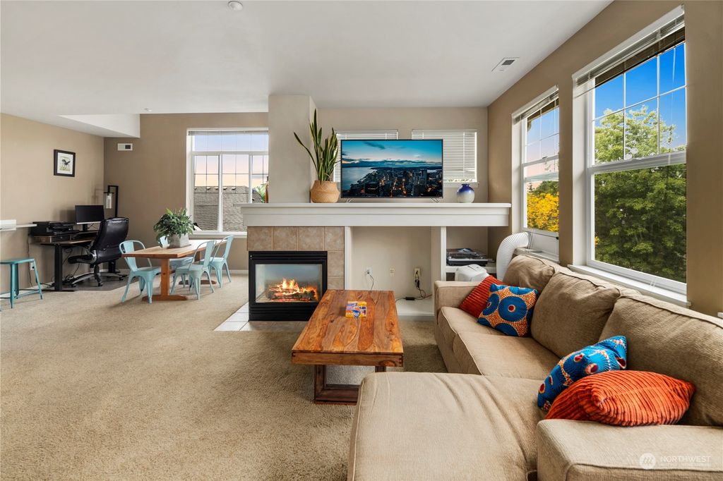 Photo of 1601 NE Katsura Street #101, Issaquah, WA 98029 (MLS # 2164693)