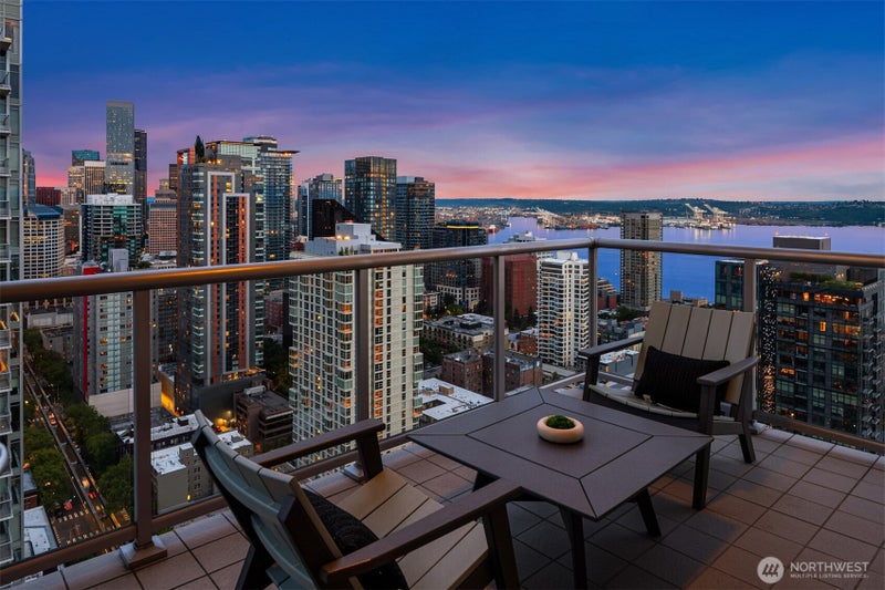583 Battery Street 3704N