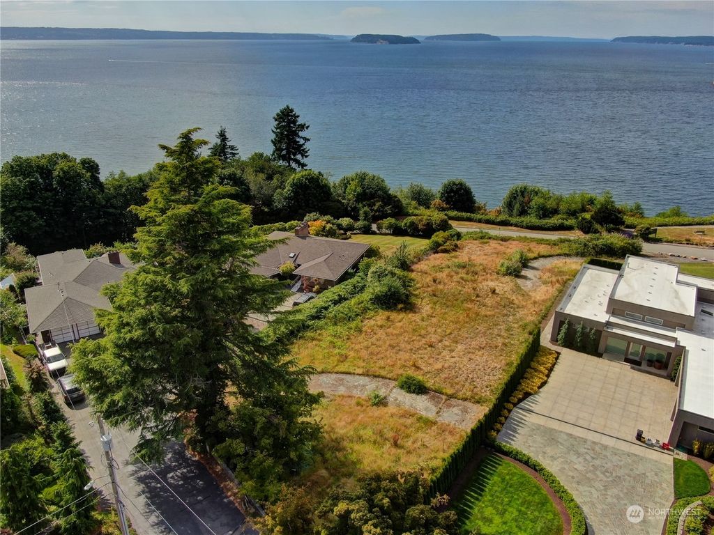 Photo of 535 View Ridge Drive, Everett, WA 98203 (MLS # 2137168)