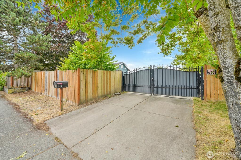 Photo of 5410 S Oakes Street, Tacoma, WA 98409 (MLS # 2562092)
