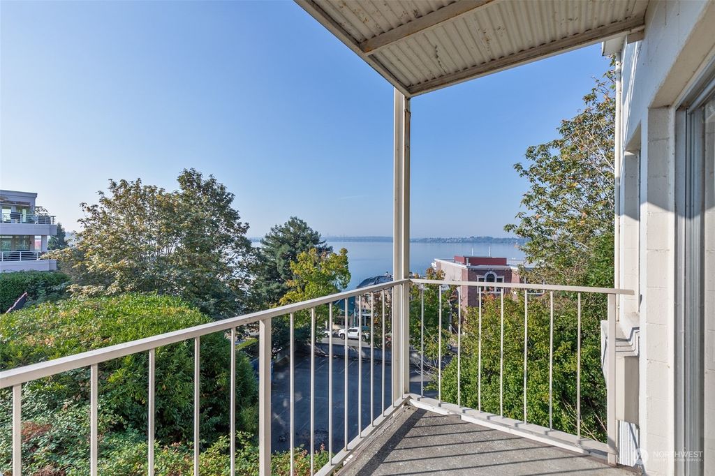 Photo of 201 2nd Street S #201, Kirkland, WA 98033 (MLS # 2008341)