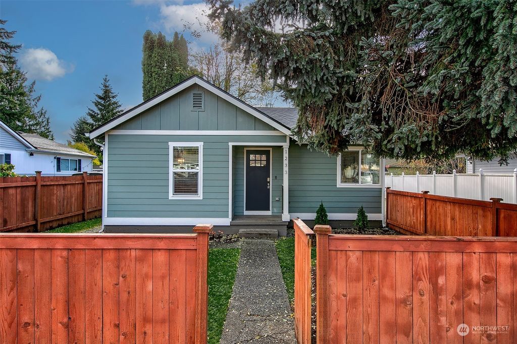 Photo of 1233 SW 148th Street, Burien, WA 98166 (MLS # 2311636)