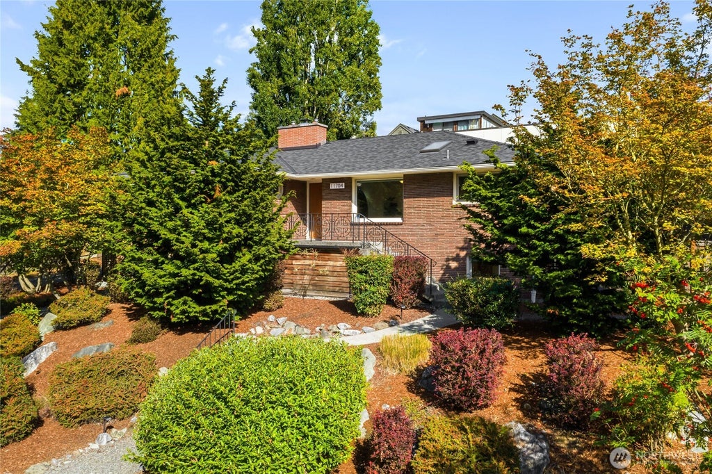 Photo of 11704 Palatine Avenue N, Seattle, WA 98133 (MLS # 2584346)