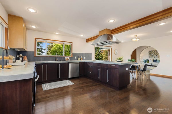 11704 PALATINE AVE N, SEATTLE, WA 98133 - Image 6b3831db0802b0cfa568ff7302df8fac/4131675462