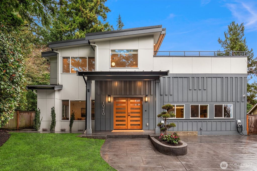 Photo of 10210 114th Place NE, Kirkland, WA 98033 (MLS # 2360727)