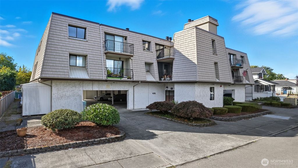 Photo of 437 Williams Avenue N #201, Renton, WA 98057 (MLS # 2440632)