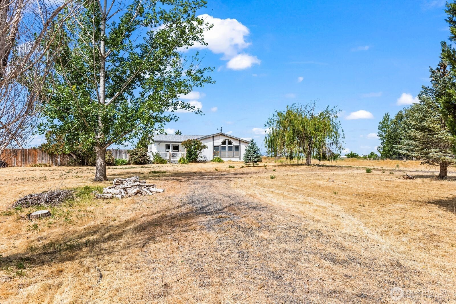 4716 E 4.7 Road NE