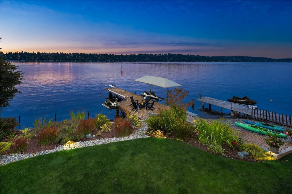 Photo of 13031 Holmes Point Drive NE, Kirkland, WA 98034 (MLS # 2599516)
