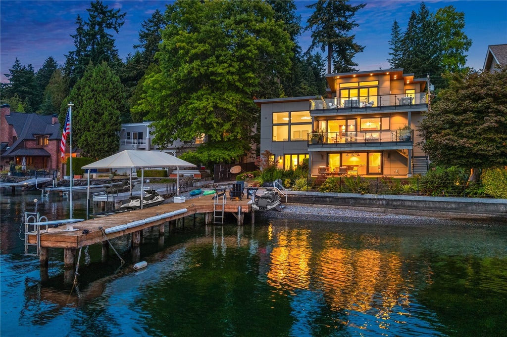 Photo of 13031 Holmes Point Drive NE, Kirkland, WA 98034 (MLS # 2599516)