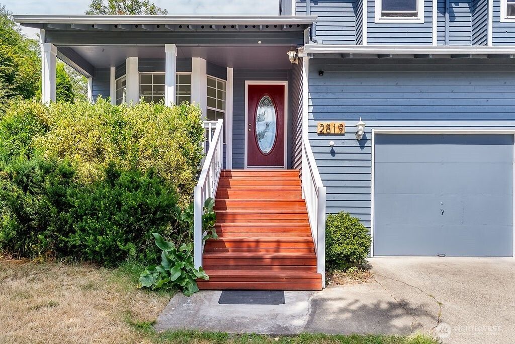 Photo of 2819 SW 350th Place, Federal Way, WA 98023 (MLS # 2402876)