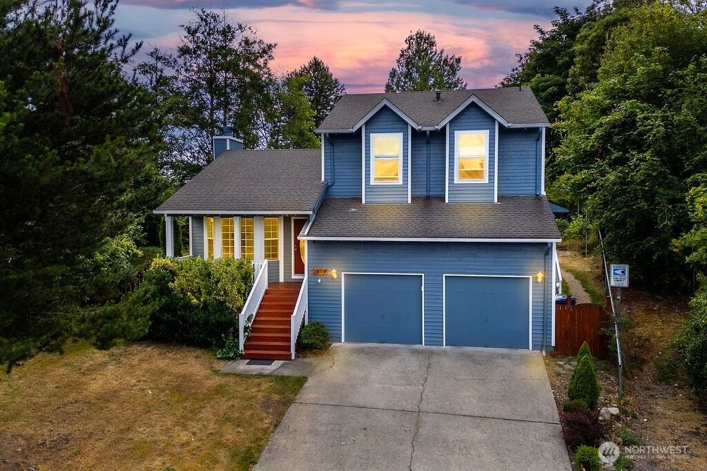 Photo of 2819 SW 350th Place, Federal Way, WA 98023 (MLS # 2402876)