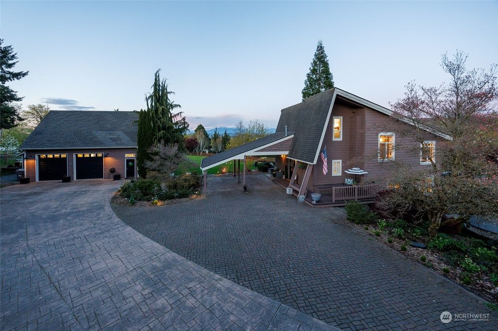 Photo of 15625 Broadway Avenue, Snohomish, WA 98296 (MLS # 2225108)