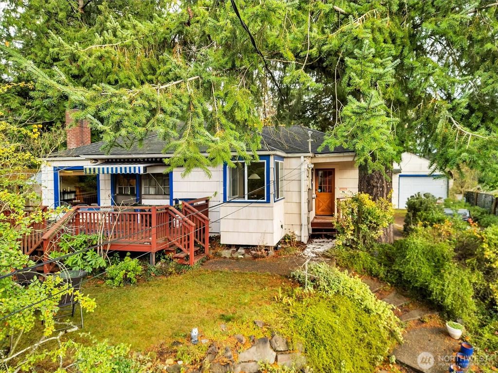 Photo of 10314 20th Avenue NE, Seattle, WA 98125 (MLS # 2456266)